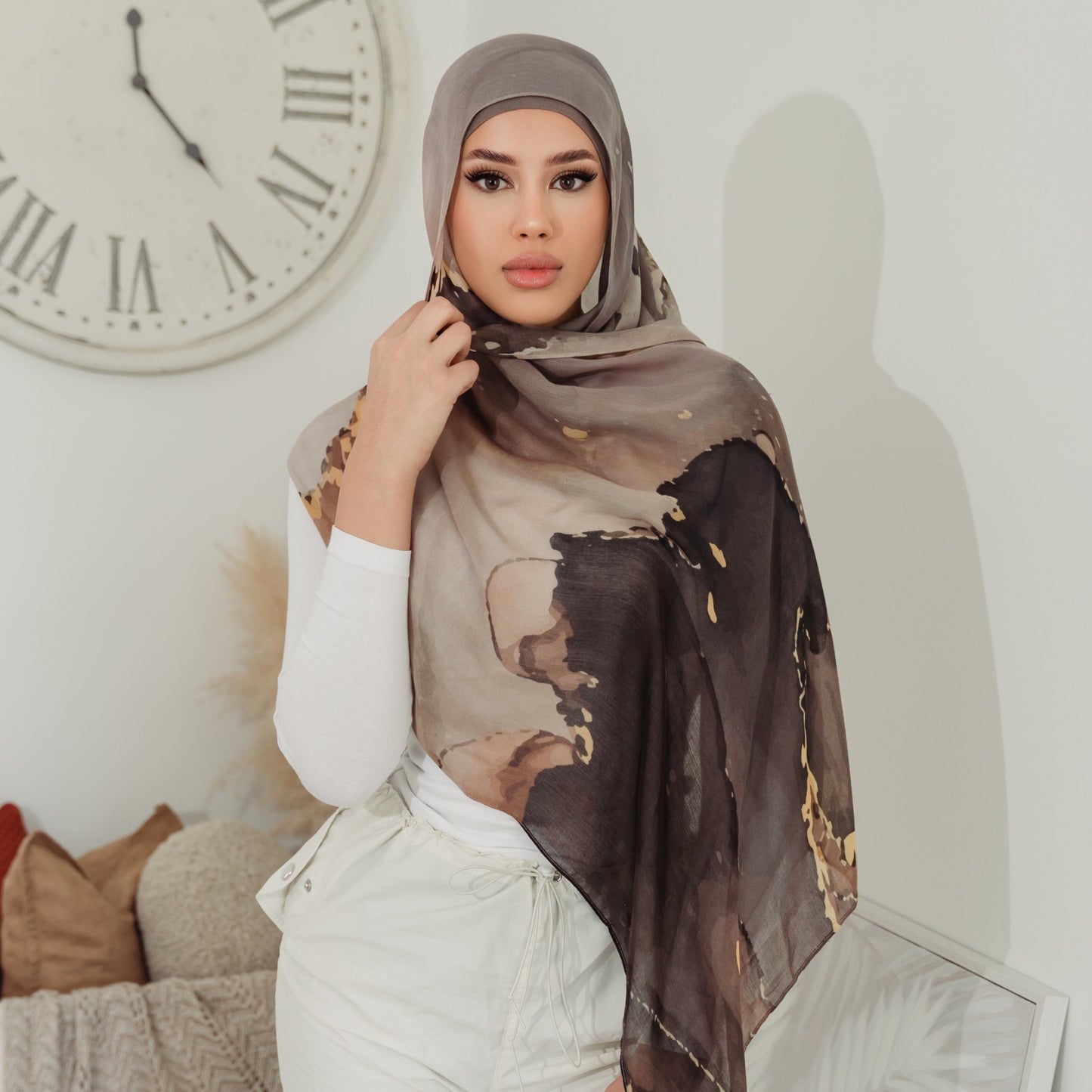LUNA - Modal